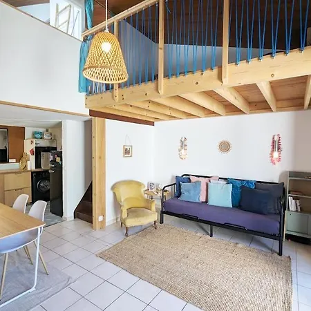 Appartamento * Jolie Patio Pres De La Des Bourdaines * *